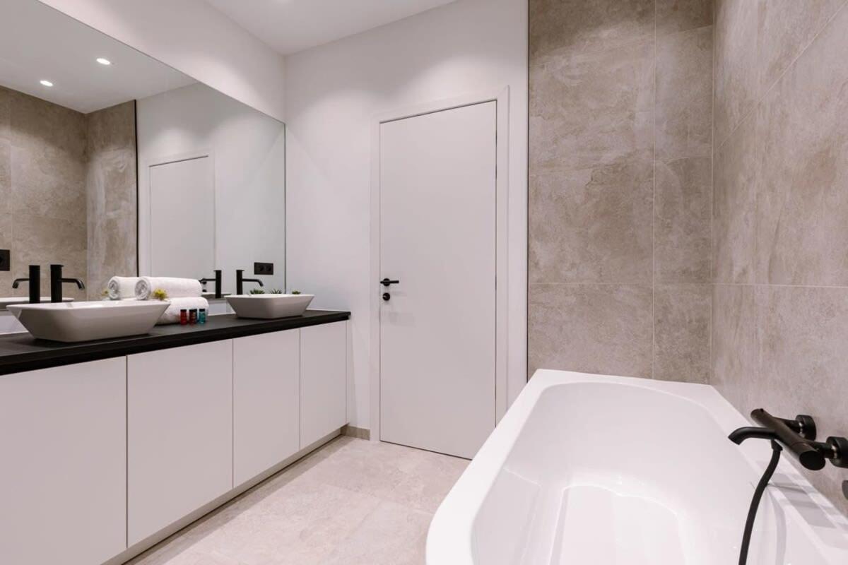 Luxurious Apartment In Town House Near The Beach Blankenberge Extérieur photo